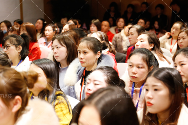 美容院背景墙设计方案